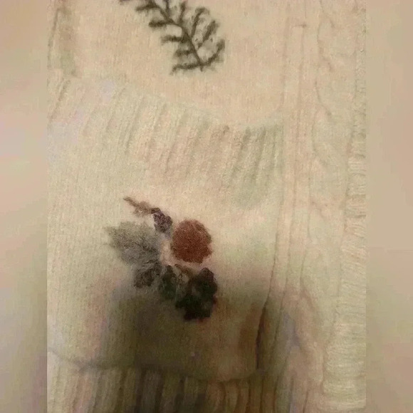 Elegant Beige Embroidered Cardigan - Picture 6 of 9